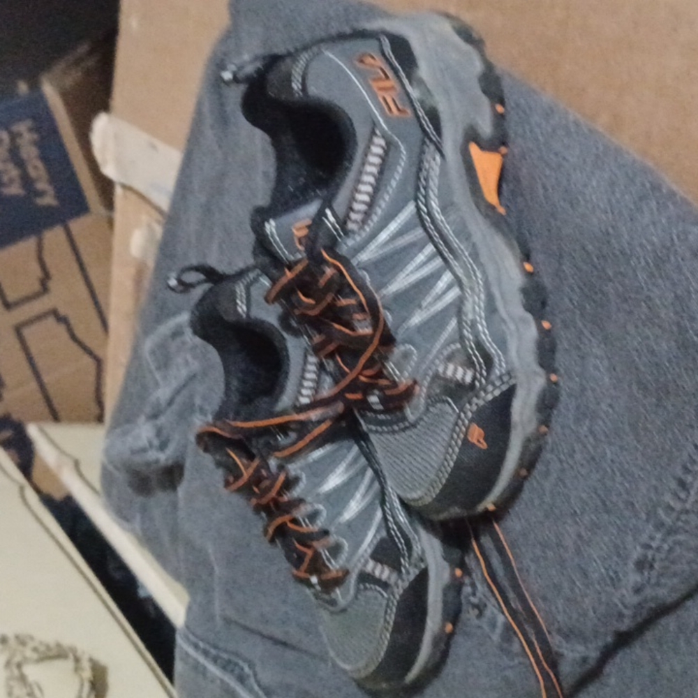 Used Kids Fila Sneaker